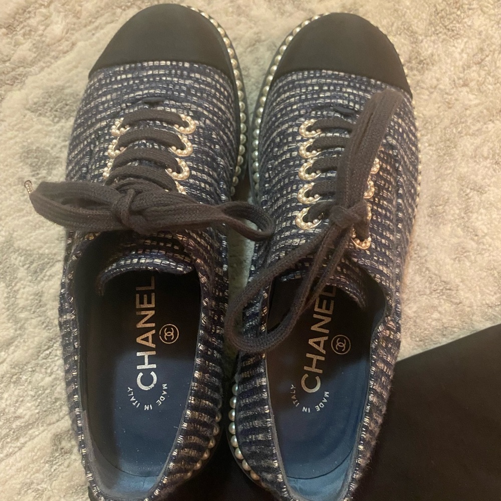 Chanel lace up tweed sneakers - Picture 8 of 10